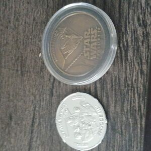 2 Star Wars tokens rare Darth Vader 2005 and episode 3 2007 token